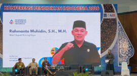 Wakil Bupati Murung Raya saat menerima penghargaan Tunas Inspirasi pada Konferensi Pendidikan Indonesia (KPI) 2026 (foto: istimewa)