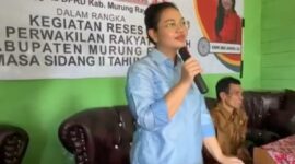 Anggota DPRD Kabupaten Murung Raya Kabik Amaz Jasikha saat berdialog dengan masyarakat pada kegiatan reses di Desa Olung Soloi, Kecamatan Tanah Siang. (foto: Maya)