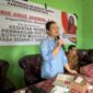 Anggota DPRD Kabupaten Murung Raya Kabik Amaz Jasikha saat berdialog dengan masyarakat pada kegiatan reses di Desa Olung Soloi, Kecamatan Tanah Siang. (foto: Maya)