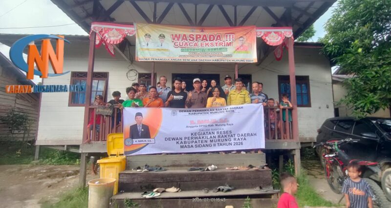 Anggota DPRD Kabupaten Murung Raya H. Barlin saat melaksanakan kegiatan reses di Desa Dirung Sararong, Kecamatan Barito Tuhup Raya. (foto: istimewa)