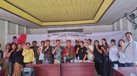 Ketua DPRD Kabupaten Murung Raya H. Rumiadi saat menggelar reses di Desa Tumbang Bahan, Kecamatan Laung Tuhup. (foto: istimewa)