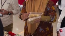 Wakil Ketua I DPRD Kabupaten Murung Raya Dina Maulidah saat penutupan kegiatan UPPKA Naik Kelas di aula gedung B (foto: istimewa)