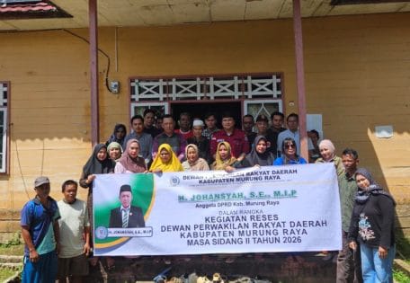 Wakil Ketua Komisi II DPRD Kabupaten Murung Raya Johansyah saat melaksanakan reses di Kelurahan Muara Bakanon, Kecamatan Permata Intan. (foto: istimewa)