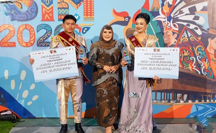 Wakil Ketua DPRD Murung Raya Dina Maulidah (tengah),(foto:istimewa)
 
