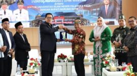 Wakil Ketua I DPRD Murung Raya Dina Maulidah saat menghadiri penandatanganan kerjasama antara Pemkab Mura UIN dan UPR( foto: istimewa)