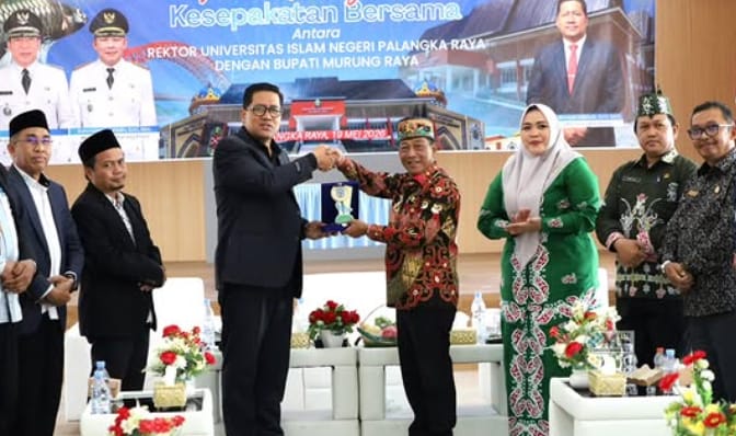 Wakil Ketua I DPRD Murung Raya Dina Maulidah saat menghadiri penandatanganan kerjasama antara Pemkab Mura UIN dan UPR( foto: istimewa)