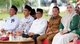 Wakil Ketua I DPRD Kabupaten Murung Raya Dina Maulidah (ujung kanan)
