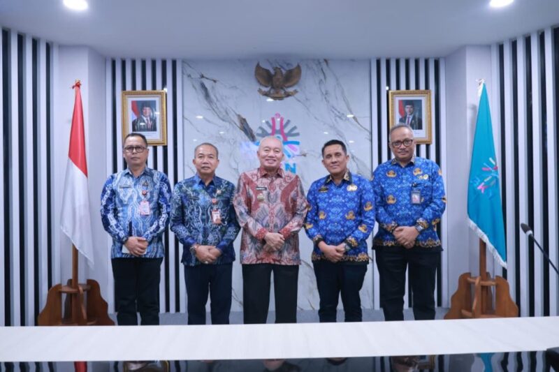 Gubernur H. Muhidin Pastikan Pemprov Kalsel Segera Terapan Sistem Manajemen Talenda ASN Pemprov Kalsel 'Ciptakan ASN yang Profesional, Berintegritas, dan Berkinerja Tinggi' (foto:adpim)