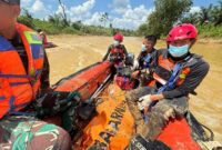 KORBAN DITEMUKAN – Tim SAR Gabungan akhirnya menemukan korban dalam keadaan meninggal dunia pada Senin (13/7/2026), sekitar 7,5 kilometer dari lokasi kejadian. (foto: istimewa)