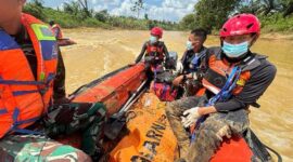 KORBAN DITEMUKAN – Tim SAR Gabungan akhirnya menemukan korban dalam keadaan meninggal dunia pada Senin (13/7/2026), sekitar 7,5 kilometer dari lokasi kejadian. (foto: istimewa)
