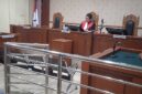 PUTUSAN PRAPERADILAN – Hakim tunggal Rustam Parhutan SH membacakan putusan praperadilan yang diajukan Naufal Azmi Fawwaz terhadap Polresta Banjarmasin di Pengadilan Negeri Banjarmasin. (foto: Istimewa)