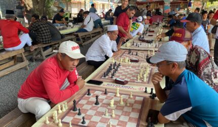 Lomba Catur Cepat, Cara Warga Meriahkan Dirgahayu RI di Bawah Jembatan Banua Anyar