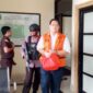 Mantan Kejari HSU Albertinus Parlinggoman Napitupulu dibawa kembali ke mobil tahanan  usai sidang lanjutan di PN Banjarmasin Tipikor dengan agenda   tuntutan JPU  (Foto  Istimewa)