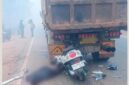Jarak Pandang Terganggu Kabut Asap, Pemotor Tewas Tabrak Truk Dump
