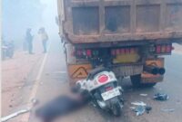 Jarak Pandang Terganggu Kabut Asap, Pemotor Tewas Tabrak Truk Dump

