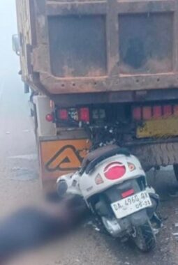 Jarak Pandang Terganggu Kabut Asap, Pemotor Tewas Tabrak Truk Dump