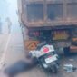 Jarak Pandang Terganggu Kabut Asap, Pemotor Tewas Tabrak Truk Dump
