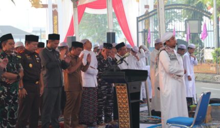 Wali Kota Bersama Jajaran Gelar Salat Istisqo di Balai Kota