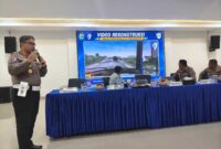 Direktur Lalu Lintas Polda Kalsel Kombes Pol Dr Fahri Siregar saat memaparkan hasil analisis kecelakaan maut di Mantewe melalui rekonstruksi kecelakaan berbasis PC-Crash, Jumat (14/8/2026). (foto: Mercy)