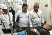 ENGUK GUSDUR - Pembina DPP FKPWK H Junaidi, Ketua FKPWK Rahmat Fadilah dan Sekretaris Jenderal FKPWK Sabar Trayitno menjenguk Salman Alfarizi alias “Gus Dur” yang mengalami kecelakaan, Kamis (20/8/2026) pagi. (foto: Istimewa)