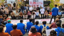 AKSI MAHASISWA – Ratusan mahasiswa Aliansi BEM se-Kalimantan Selatan saat menyampaikan aspirasi di depan Gedung DPRD Kalsel, Kamis (20/8/2026). (foto:istimewa)