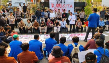 Aksi #KalselLumpuh, Mahasiswa Soroti Karhutla, Listrik Padam hingga Antrean BBM