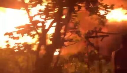 BREAKING NEWS Kebakaran Kembali Landa Banjarmasin , Api Berkobar di Gang Damai Simpang Jagung