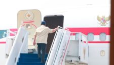 Presiden Prabowo Subianto bertolak menuju Pulau Kalimantan, Sabtu (22/8/2026) pagi, untuk meninjau langsung kondisi kebakaran hutan dan lahan (karhutla) sekaligus memimpin penanganan karhutla ( Foto Istimewa/ Sekretariat.Kabinet)