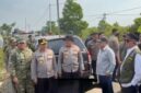 KARHUTLA KALSEL – Staf Khusus Presiden Prabowo Subianto, H Samsudin Andi Arsyad (Haji Isam), bersama jajaran saat meninjau lokasi karhutla di Kalimantan Selatan, Sabtu (22/8/2026). (foto: tangkapan layar IG WartaBanjar/istimewa)
