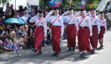 Kostum dan Kreativitas Semarakkan Karnaval HUT Ke-81 RI di Kotabaru