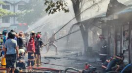 Proses Pemadaman Kebakaran di pasar teluk dalam bannjarmasin (Dok/Jodi)