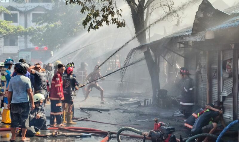 Proses Pemadaman Kebakaran di pasar teluk dalam bannjarmasin (Dok/Jodi)