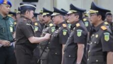 Jaksa Agung Sanitiar Burhanuddin resmi melantik 15 Kepala Kejaksaan Tinggi (Kajati) hingga Pejabat Eselon II di Lingkungan Kejaksaan Agung (Kejagung), pada Selasa (11/8). (Dok. Kejagung/ Istimewa)


