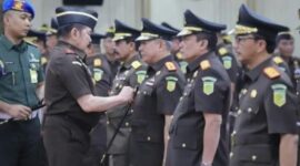 Jaksa Agung Sanitiar Burhanuddin resmi melantik 15 Kepala Kejaksaan Tinggi (Kajati) hingga Pejabat Eselon II di Lingkungan Kejaksaan Agung (Kejagung), pada Selasa (11/8). (Dok. Kejagung/ Istimewa)

