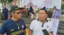 Dr HA Murjani SH MH (Berbaju Putih)