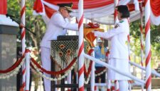 Gubernur Kalsel Haji Muhidin Menjadi Inspektur Upacara pada Peringatan HUT ke-81 Republik Indonesia di Kalimantan Selatan (foto:adpim)