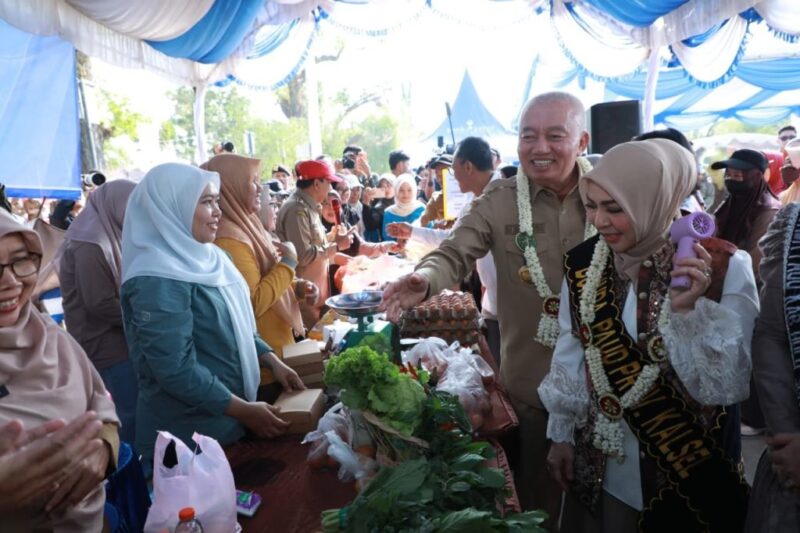 Gubernur H. Muhidin dan Hj. Fathul Jannah Gaungkan Gerakan Remaja Sehat, Cerdas, Kreatif dan Berakhlak Mulia (Germas) di Kabupaten HST (foto:adpim)
