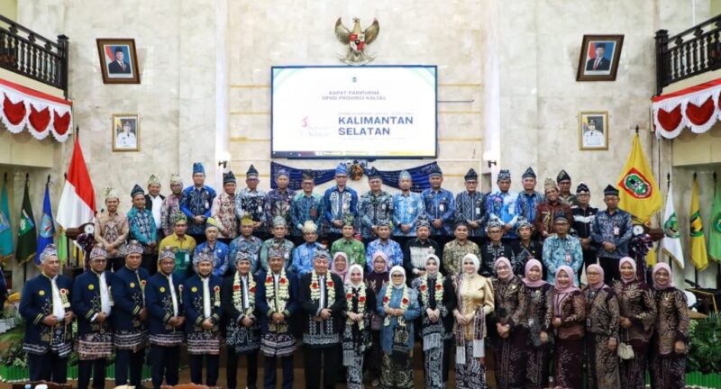 Gubernur H. Muhidin dan Wagub Hasnuryadi Sulaiman Hadiri Rapat Paripurna Hari Jadi Provinsi Kalimantan Selatan ke-76 Tahun (foto:adpim)