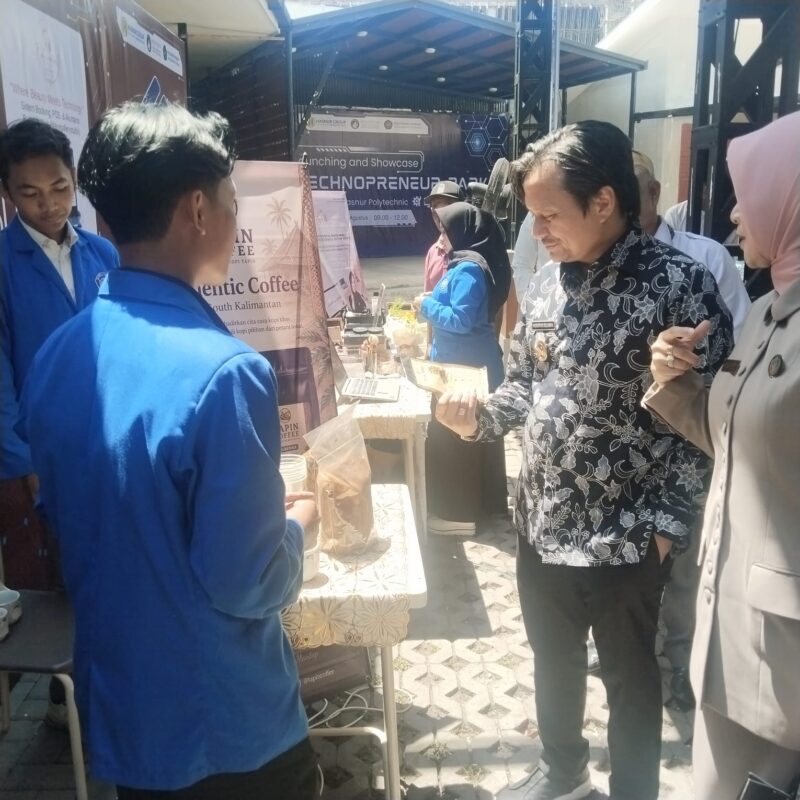 Wakil Gubernur Kasel Hasnuryadi Sulaiman dan Istri