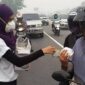 Antisipasi ISPA, Masker Dibagikan