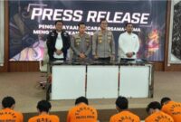 PENGEROYOKAN MAUT – Polisi menetapkan sembilan orang sebagai tersangka dalam kasus pengeroyokan yang menewaskan warga di Kecamatan Tabang, Kutai Kartanegara. (foto: istimewa)