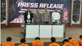 PENGEROYOKAN MAUT – Polisi menetapkan sembilan orang sebagai tersangka dalam kasus pengeroyokan yang menewaskan warga di Kecamatan Tabang, Kutai Kartanegara. (foto: istimewa)