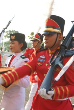 Pemkab Kotabaru Laksanakan Upacara Penurunan Bendera HUT ke-81 RI Dengan Khidmat
