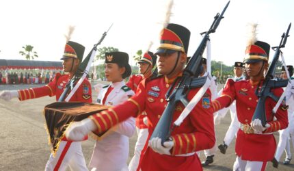 Pemkab Kotabaru Laksanakan Upacara Penurunan Bendera HUT ke-81 RI Dengan Khidmat
