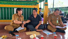 Kepala Bidang Kebudayaan Disbudporapar Kota Banjarmasin, Emil Salim, ST., MA dan Ketua Umum Yayasan Restu Sultan Suriansyah, Syarifudin Nur, SE