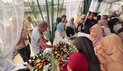 Sajian Wadai 41 Macam di Area Kegiatan Ziarah Makam ‘Raja Banjar’