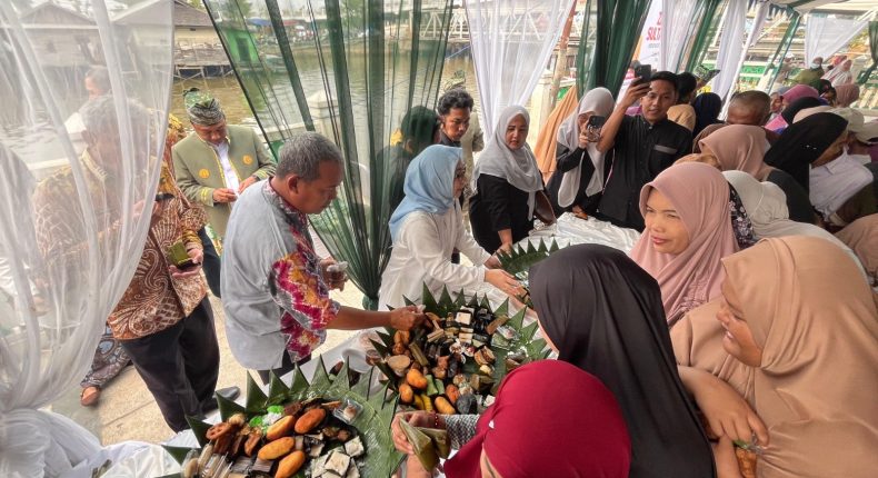 Sajian Wadai 41 Macam di Area Kegiatan Ziarah Makam ‘Raja Banjar’