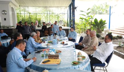 Kunjungan Kerja Wakil Ketua MPR RI Disambut Gubernur Haji Muhidin