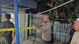 RUMAH KORBAN - Rumah korban saat dipasang garis polisi oleh pihak Polres Banjar, Senin (31/8/2026) malam. (foto:istimewa)
