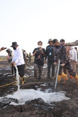 Polda Kalsel Uji Suntik Gambut, Bara Karhutla Turun dari 120°C jadi 30°C